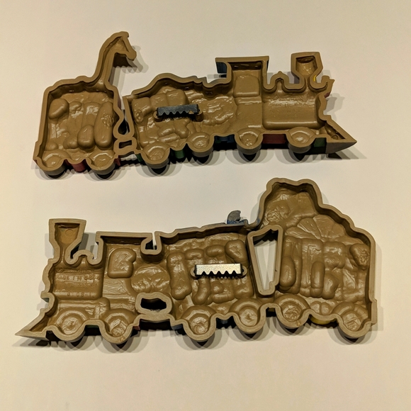 Burwood Circus Train theme set of 2 wall hangings - Picture 4 of 7
